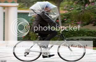 inovasi-baru-payung-quothands-freequot-untuk-pengendara-sepeda--keren-gan