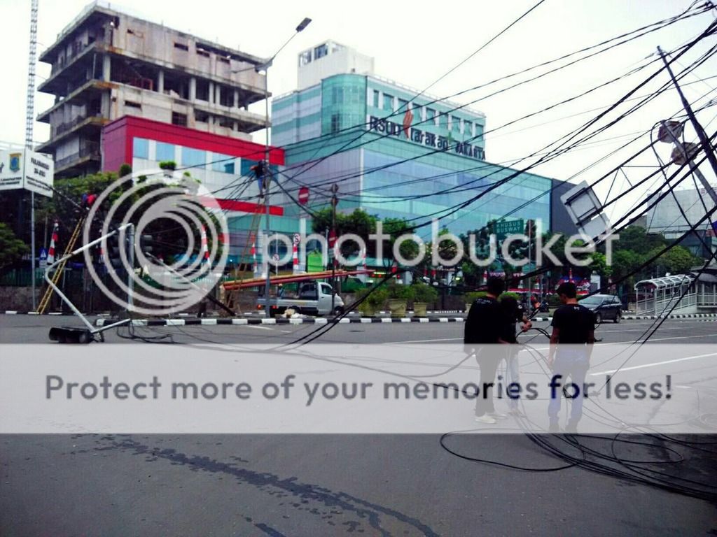 Pagi ini Jakarta Macet karena Tiang roboh di depan RS TARAKAN