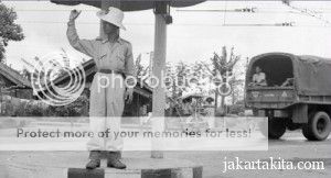 foto-foto yang menggambarkan 9 Profesi Jakarta Tempo Dulu
