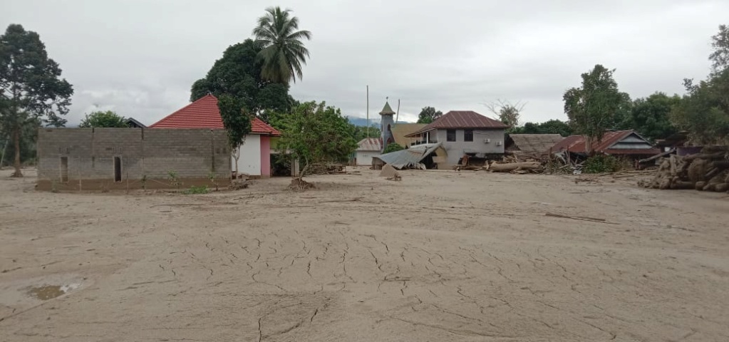innalillahibanjir-bandang-luwu-utara-rendam-4930-rumah-dan-21-warga-meninggal