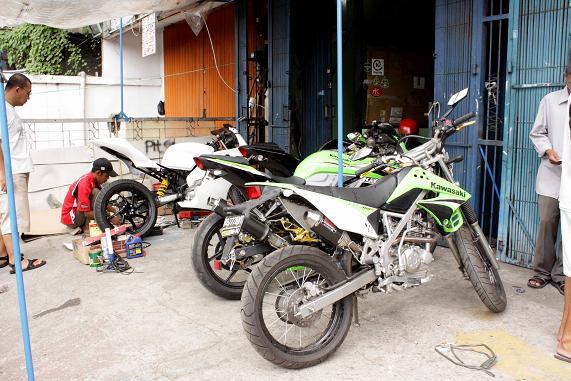 "Ashton Motorsport" Modification Fairing2 plug en play for Ninja 250R page 1