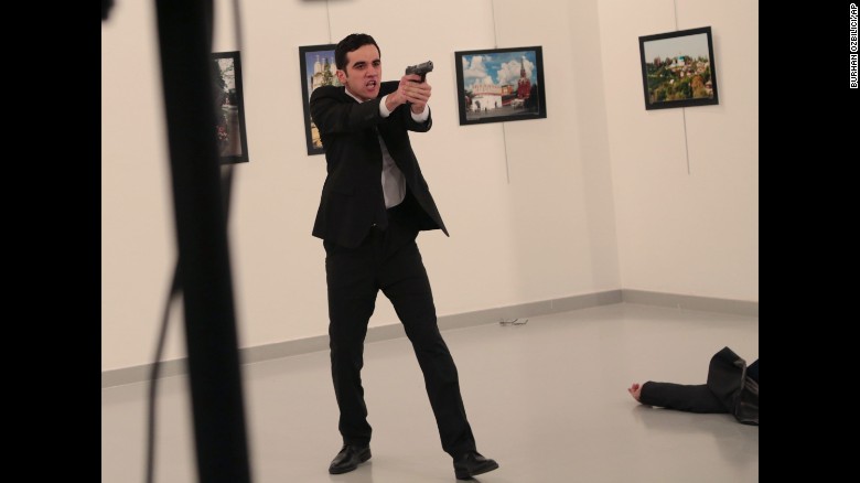 Foto dan Video detik detik pembunuhan Duta Besar Rusia di Turki