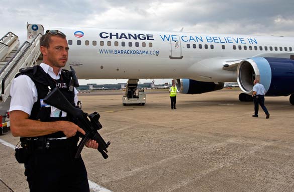 polisi-vs-tentara--penjagaan-kaa