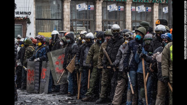 Foto-foto suasan demo di Ukraina