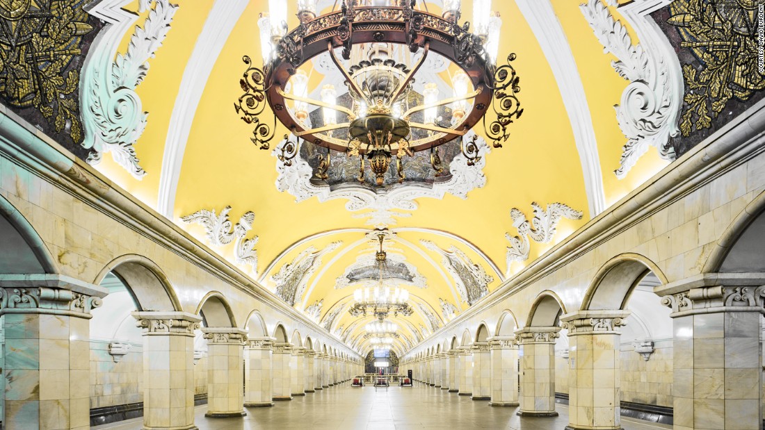 Indahnya Stasiun Metro di Moskow