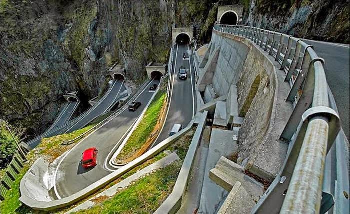 Jalan Unik Ini Dibuat Hanya dalam 100 Hari