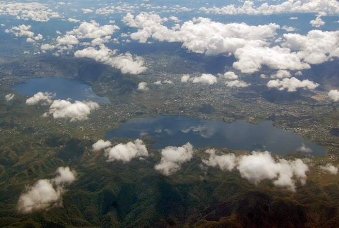 8 DANAU TERUNIK DI INDONESIA