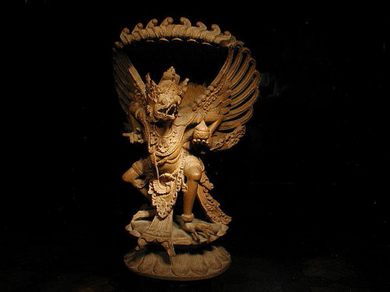 Mitos dan Lambang BURUNG GARUDA