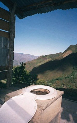 Toilet dengan pemandangan menakjubkan (yang hobi be'ol masuk!!)