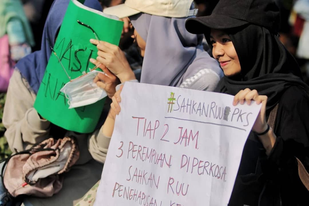 Ini Dia Aksi Para Sista Dalam Gejayan Memanggil 