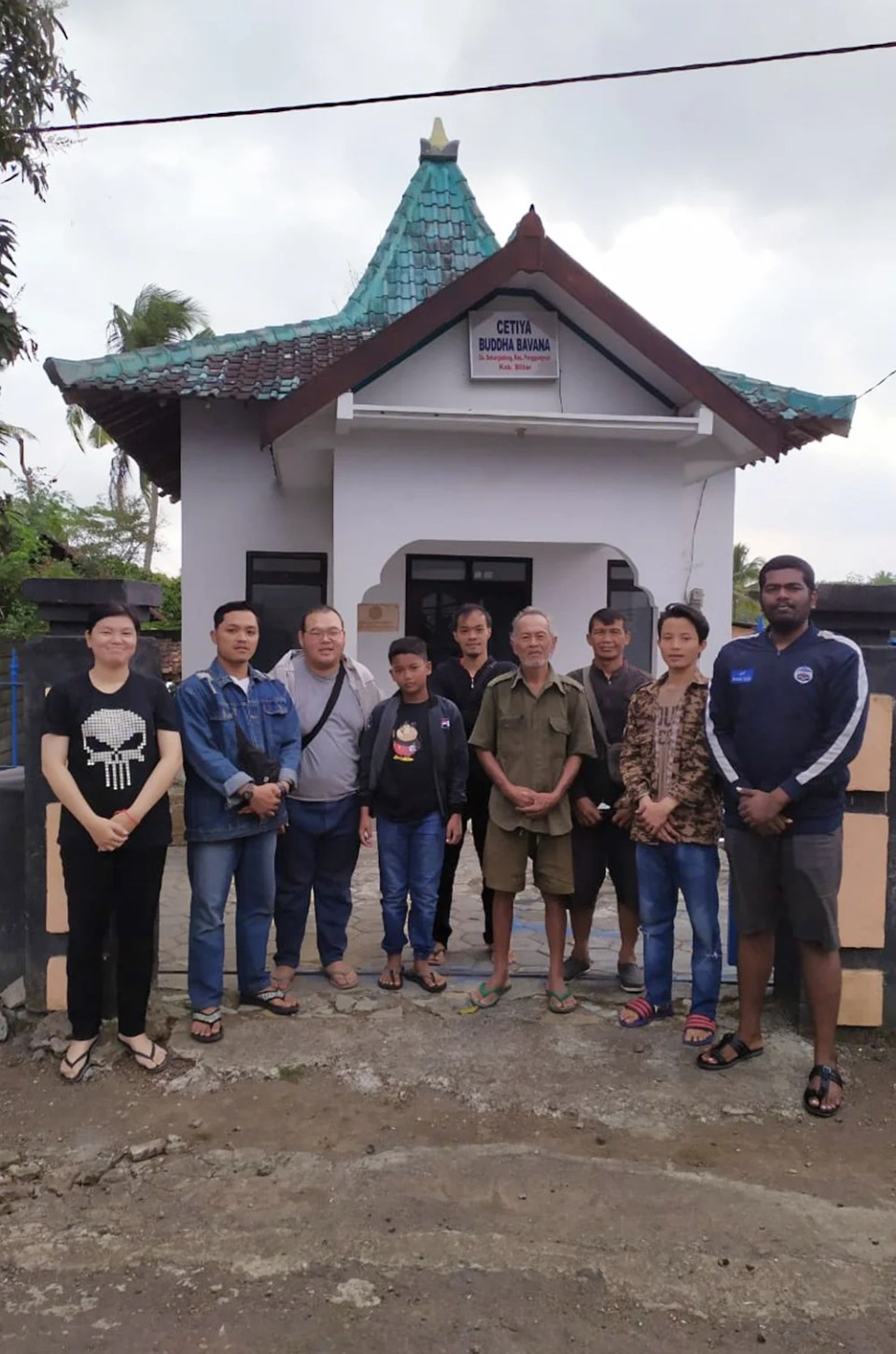 Di Desa Sekar Gadung, Blitar, Umat Buddhanya Hampir Punah?