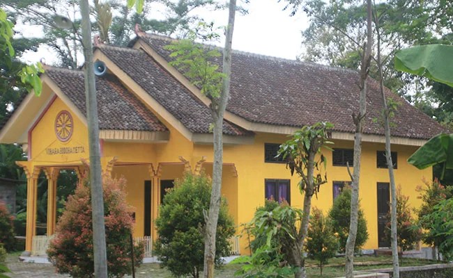 Main Yuk ke Wihara Buddhametta, Temanggung