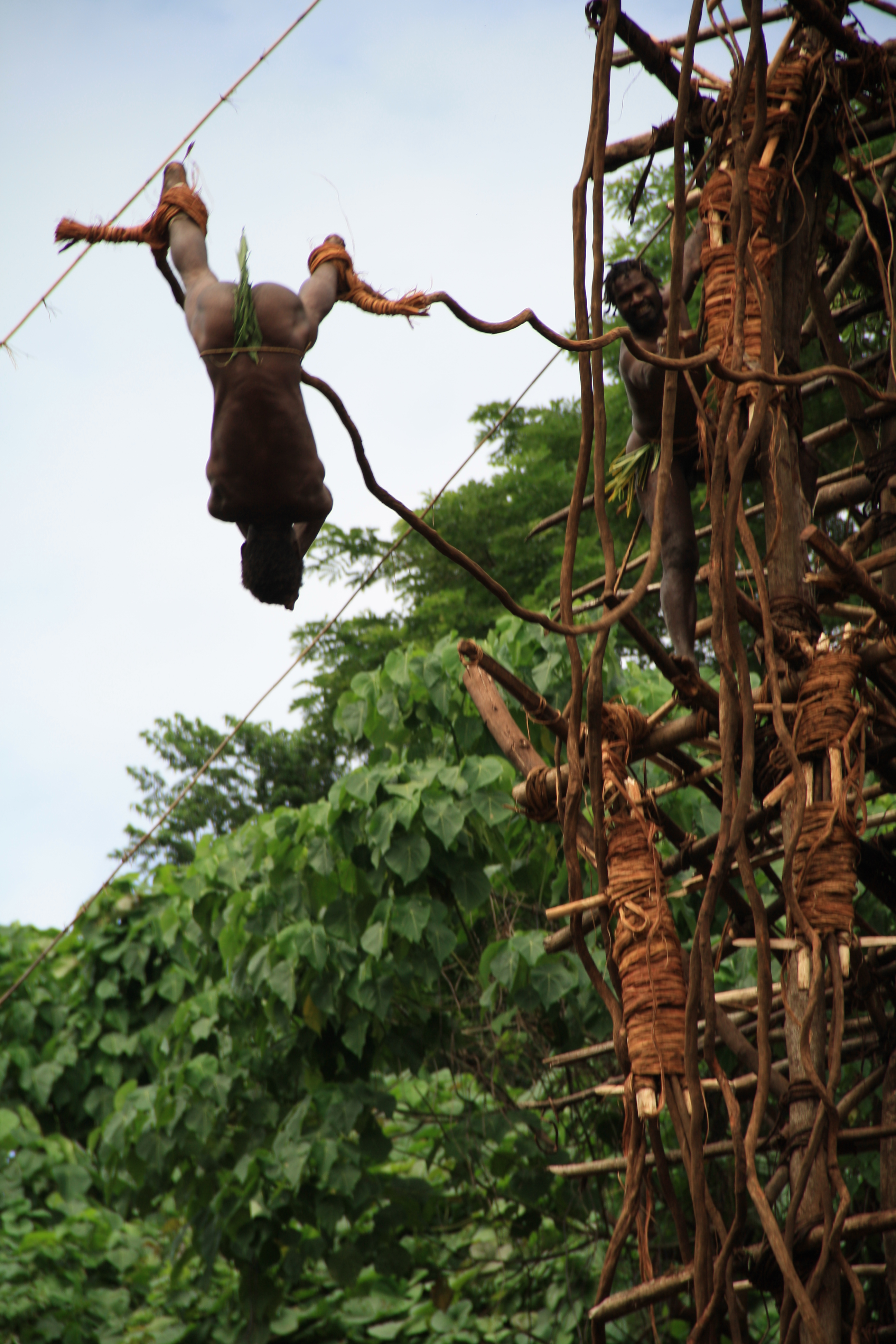 Nagol, Bungee Jumping Ekstrim dari Vanuatu yang Makan Korban