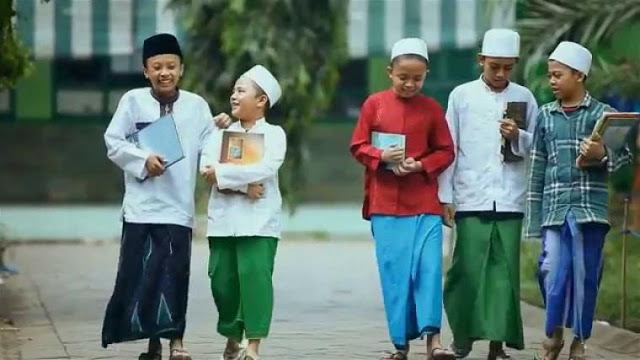 Hal-hal yang Berkesan Bagi Mereka yang Pernah Mondok Di Pesantren, Pernah Merasakan?