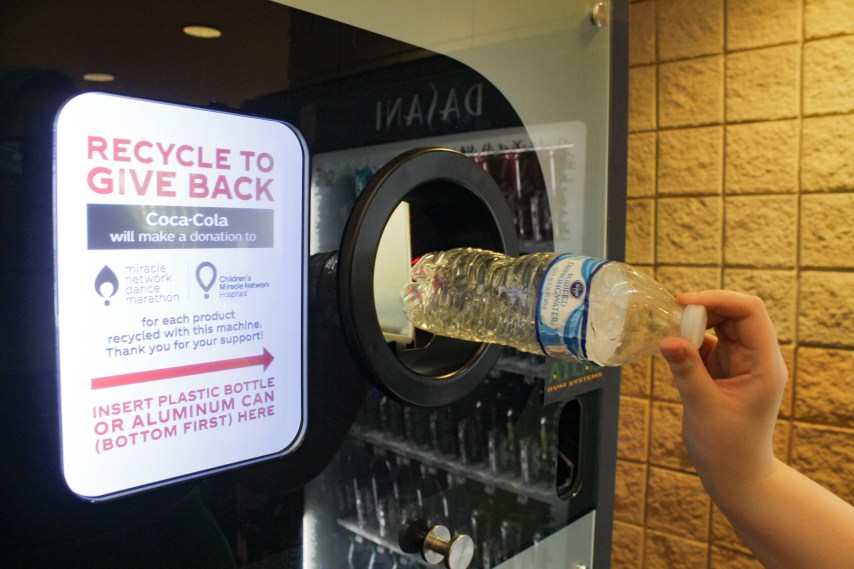Manfaat Recycle Vending Machine: Mulai dari Cegah Banjir Hingga Beri