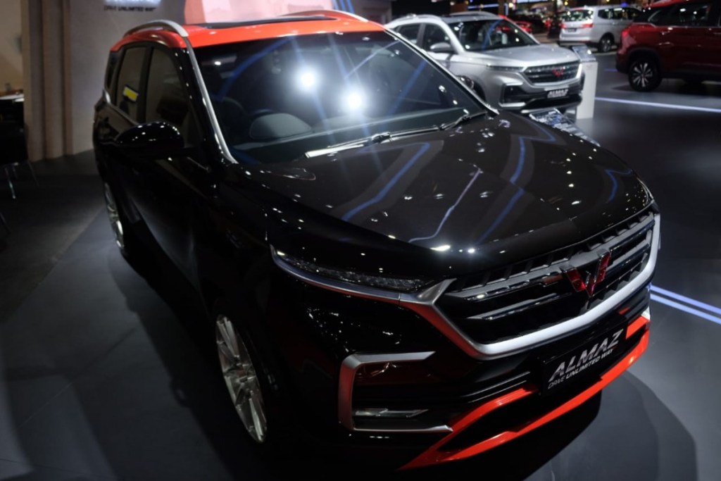 Gerah Dikatain Mobil China, Penampilan Wuling Almaz Ini Bikin Baper Gan !!!