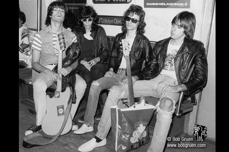 RAMONES. Sepanjang Masa.