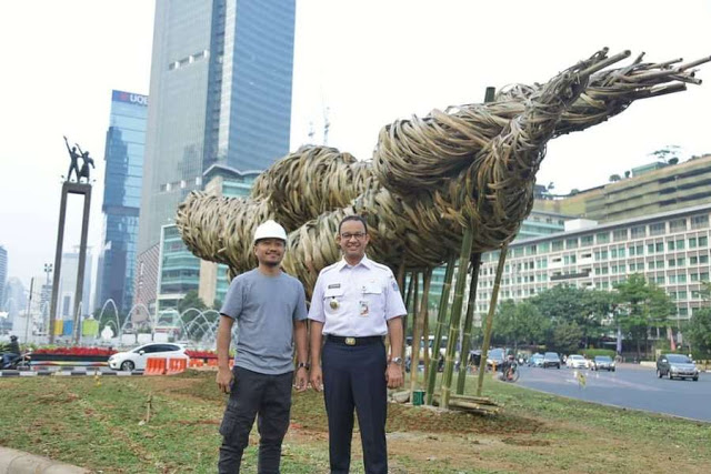 Tinjau Halte Rusak, Anies Baswedan: Biasanya Membangun, Sekarang Memperbaiki