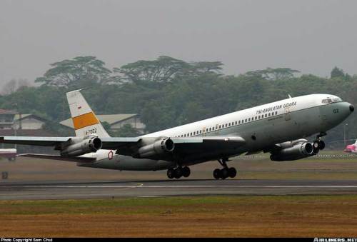 Boeing 707 TNI AU