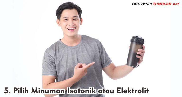 Ini Dia Cara Minum Saat Puasa Agar Kamu Terhindar dari Dehidrasi dan Lelah