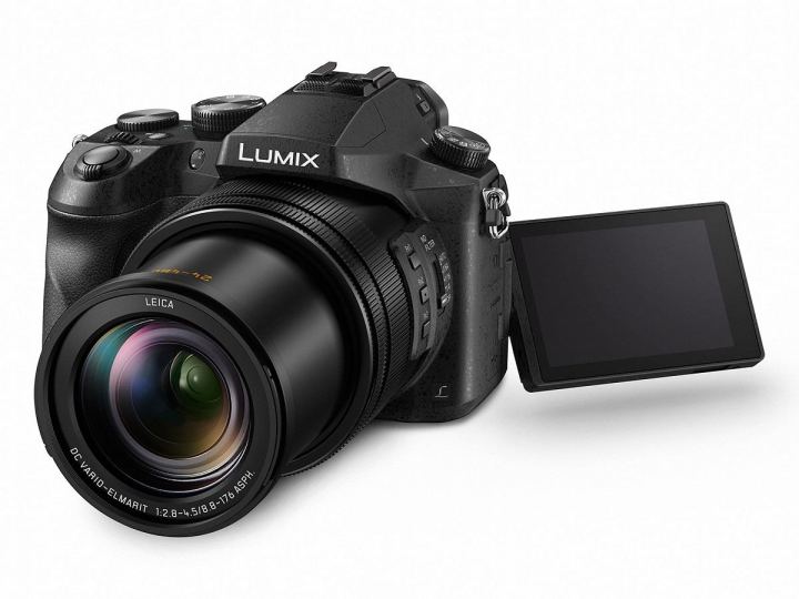 Ini gan !! kamera dengan lensa zoom panjang yang cocok untuk menemani liburan