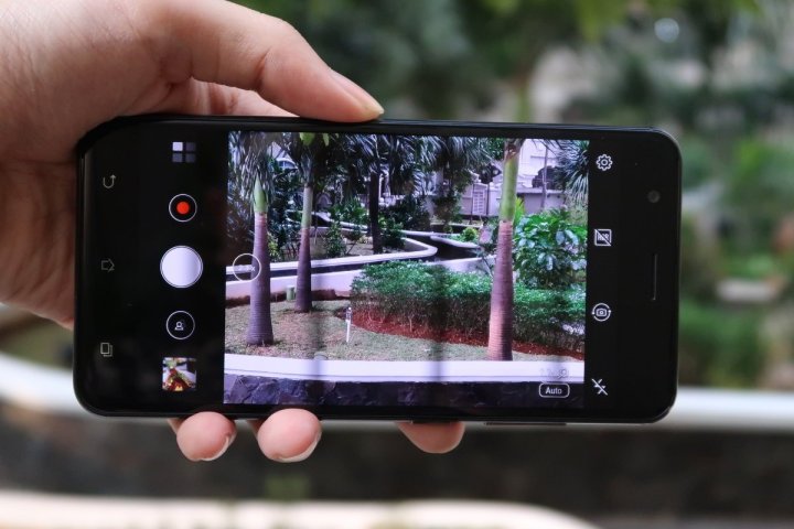 Review ASUS ZenFone Zoom S ZE553KL: Varian ZenFone Pertama dengan Kamera Ganda