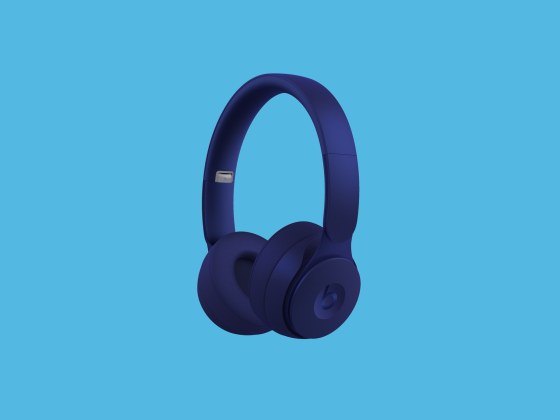 Apple Umumkan Headphone Beats Solo Pro Terbaru dengan Daya Tahan Baterai 40 Jam