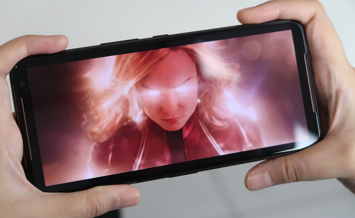 Review Asus ROG Phone II: Smartphone Gaming Terbaik Saat Ini