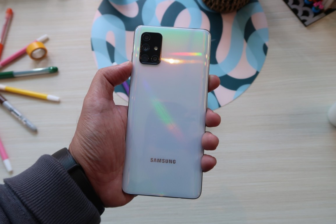 &#91;Hands-On&#93; Kesan Pertama Mencoba Samsung Galaxy A71
