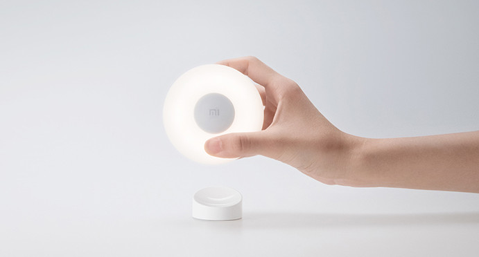 Xiaomi Hadirkan Mi Wireless Charging Pad dan Mi Motion-Activated Night Light 2