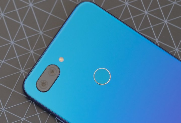 Review Xiaomi Mi 8 Lite: Versi Hemat Mi 8, Fitur Tetap Komplit