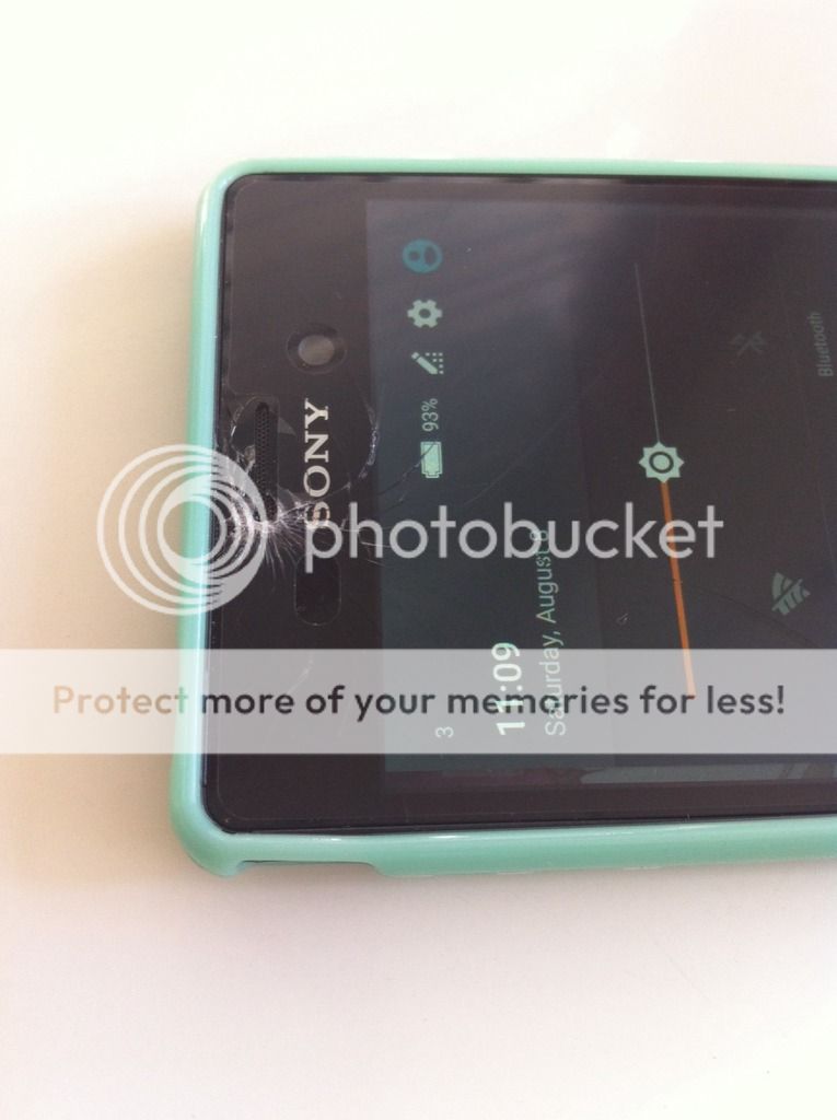 waiting-lounge-xperia-m4-aqua-midrange-64bit-waterproof-smartphone-from-sony