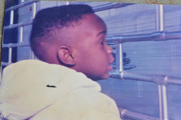 Foto2 masa kecil MARIO BALOTELLI..