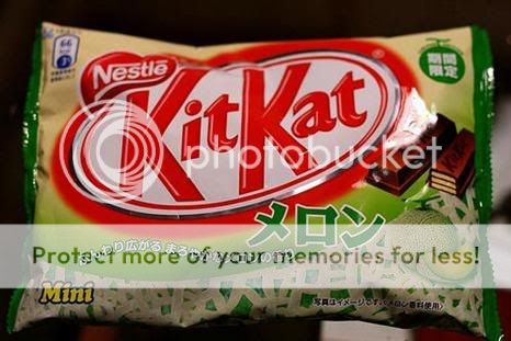 Hanya di Jepang, kita bisa menemukan coklat KitKat dengan rasa cabe hijau :-)