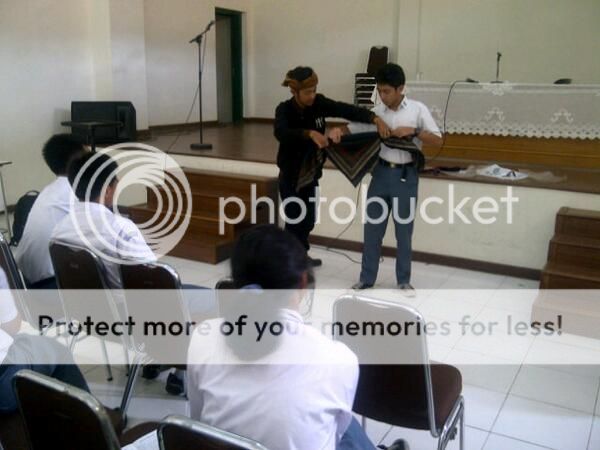 Walkot Ridwan Kamil anjurkan, Setiap Rabu PNS dan Pelajar Bandung memakai Ikat Sunda