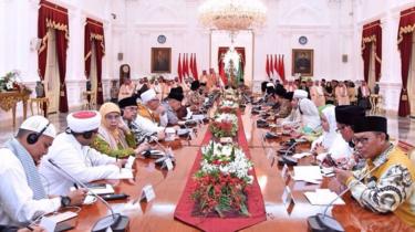 Antara kemewahan Raja Salman dan kebersahajaan Presiden Jokowi