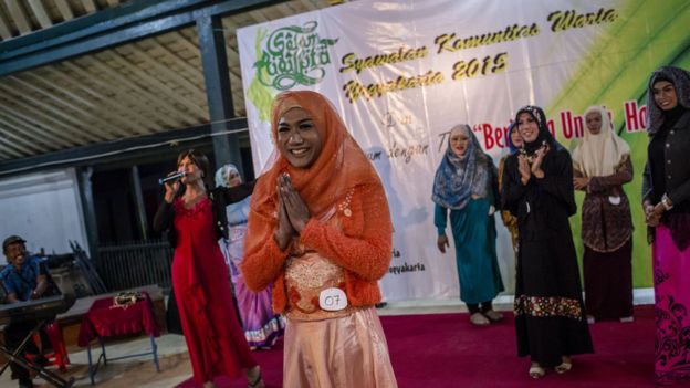 AWAS BAHAYA LGBT !!! LADIBOY Tercyduq di Aceh