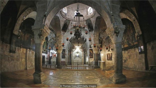 Kisah dua keluarga muslim penjaga pintu gereja di Yerusalem