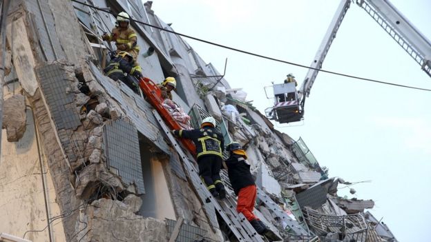 Breaking News: Gempa Sangat Kuat Guncang Taiwan, Bangunan Runtuh ! 