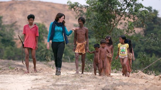 Orang Rimba masuk Islam demi KTP: 'Kini mereka mengenal Tuhan' kata Menteri Khofifah