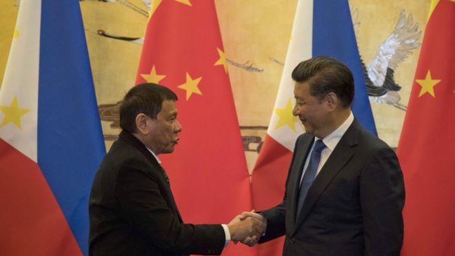 Presiden Duterte ditawari Peralatan Militer Gratis Rp188 miliar oleh Cina