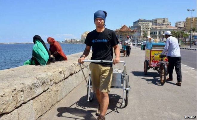 7 Traveler yang Keliling Dunia dengan Berjalan Kaki