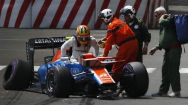 Pembalap Manor Racing Rio Haryanto tabrakan lagi