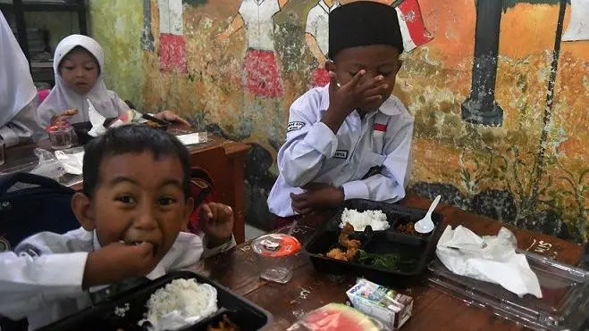 China bantu Prabowo ongkosi makan bergizi gratis, tapi tidak ada makan siang gratis