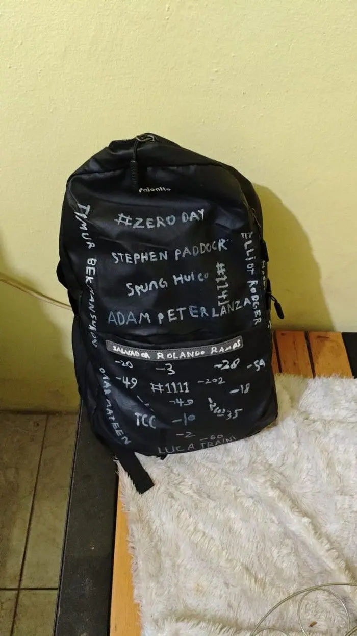 Siswa SMP lempar bom molotov ke sekolah di Kalbar &ndash; Apa itu True Crime Community?