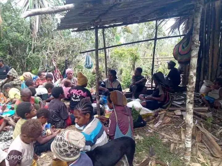 Kado Natal terburuk untuk orang Papua' – warga mengungsi usai pengerahan militer