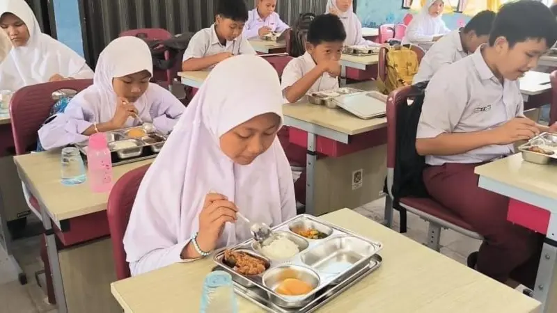 Sama-sama Rp10 Ribu, Program Makan Bergizi Gratis Dibandingkan PMTAS Zaman Anies