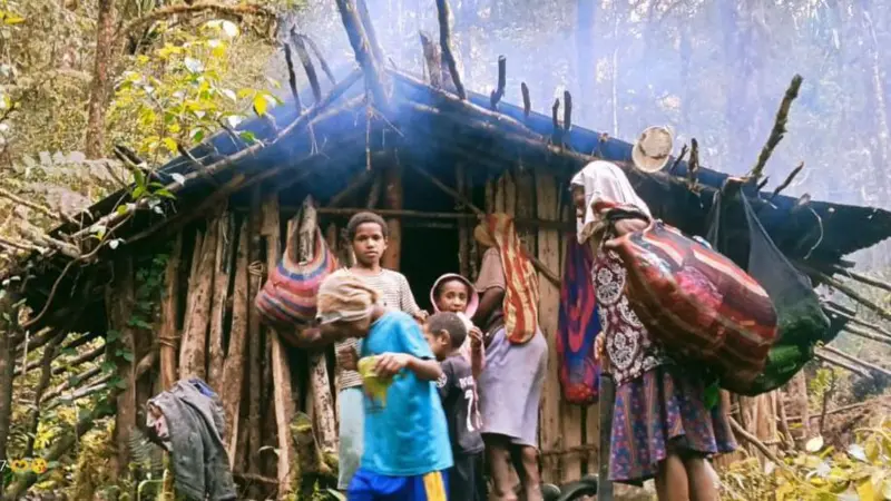 Kado Natal terburuk untuk orang Papua' – warga mengungsi usai pengerahan militer