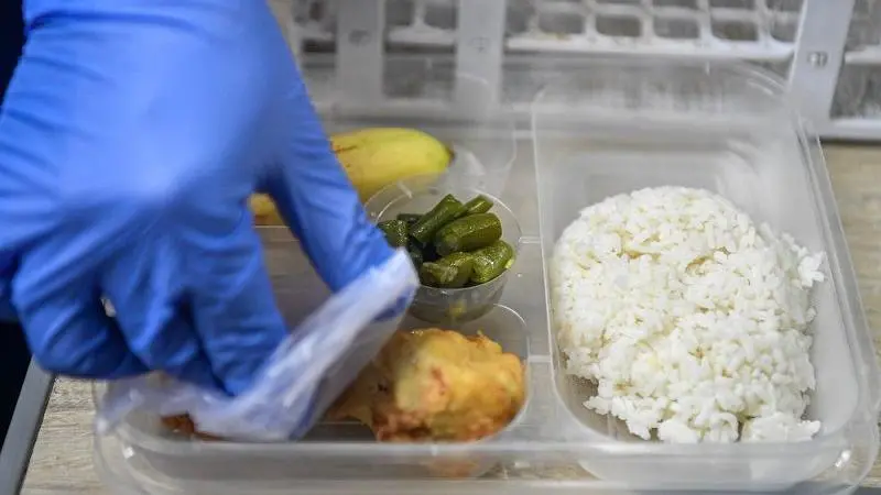 Sama-sama Rp10 Ribu, Program Makan Bergizi Gratis Dibandingkan PMTAS Zaman Anies