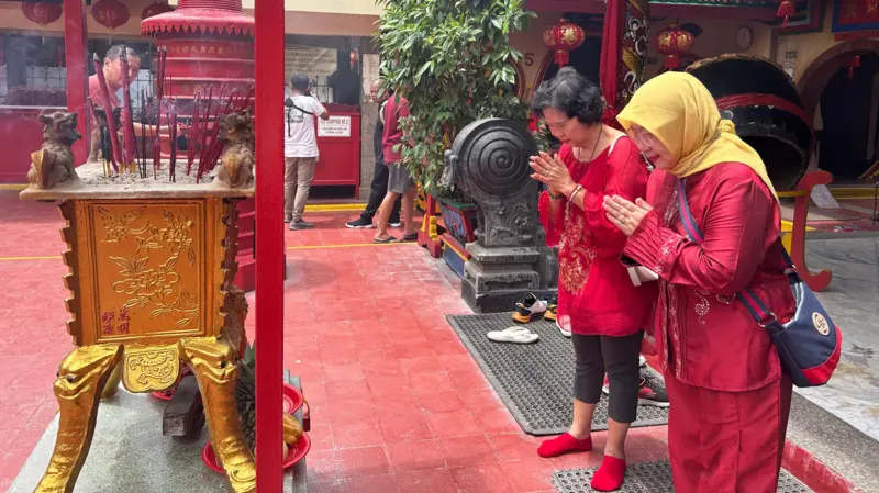 'Imlek di kelenteng, doanya ke Allah' SWT Kisah Para Muslim Tionghoa